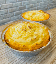 Load image into Gallery viewer, (PP03/04) Classic Shepherd&#39;s Pie (Beef or Chicken)