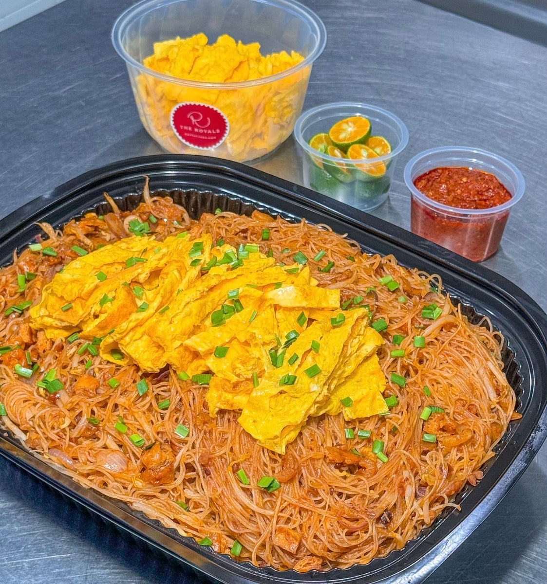 (PP11) Fried Mee Siam (Very Popular!) – The ROYALS Cafe
